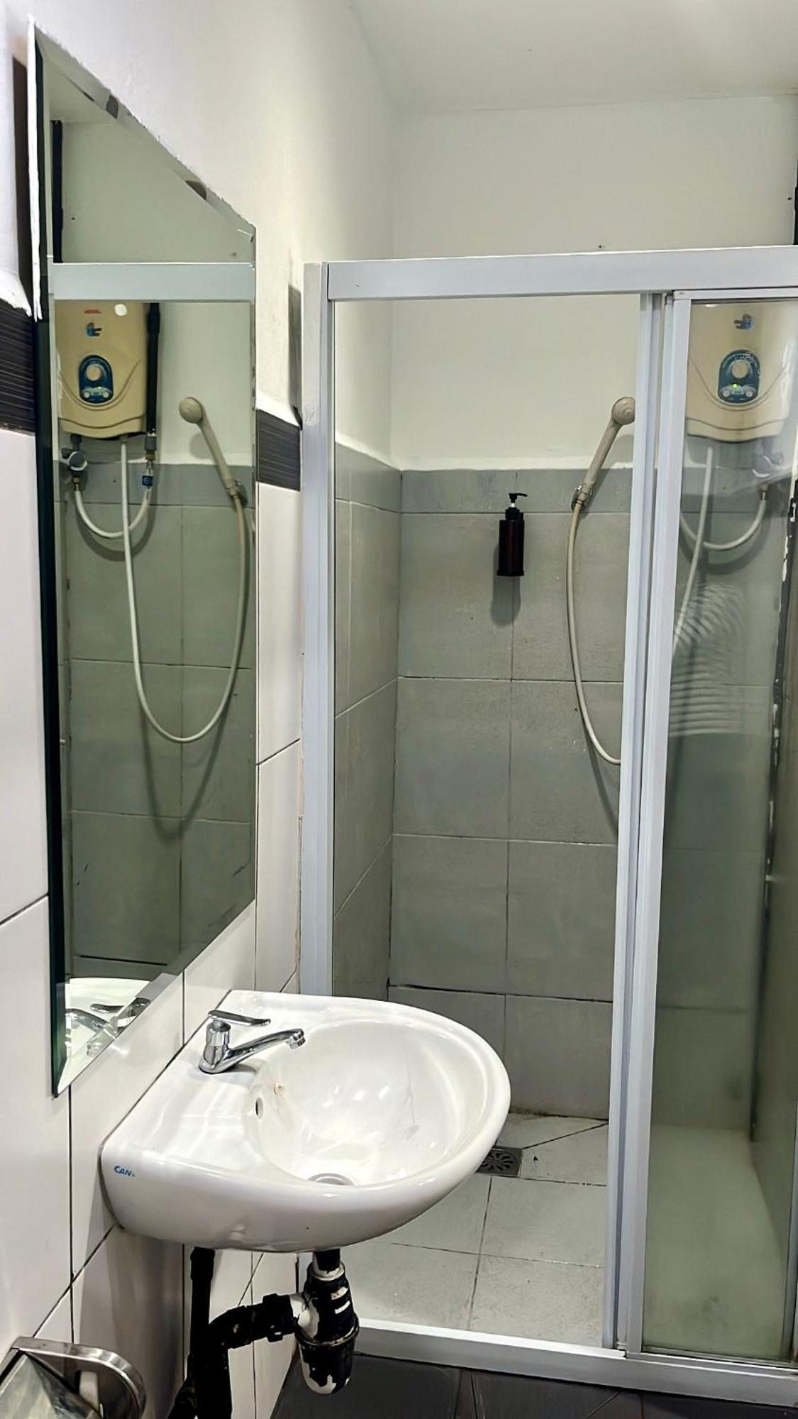Switz Paradise Hotel - 5 Minute Walk To Centre Point And 10 Minute Walk To Waterfront- Κότα Κιναμπαλού Εξωτερικό φωτογραφία