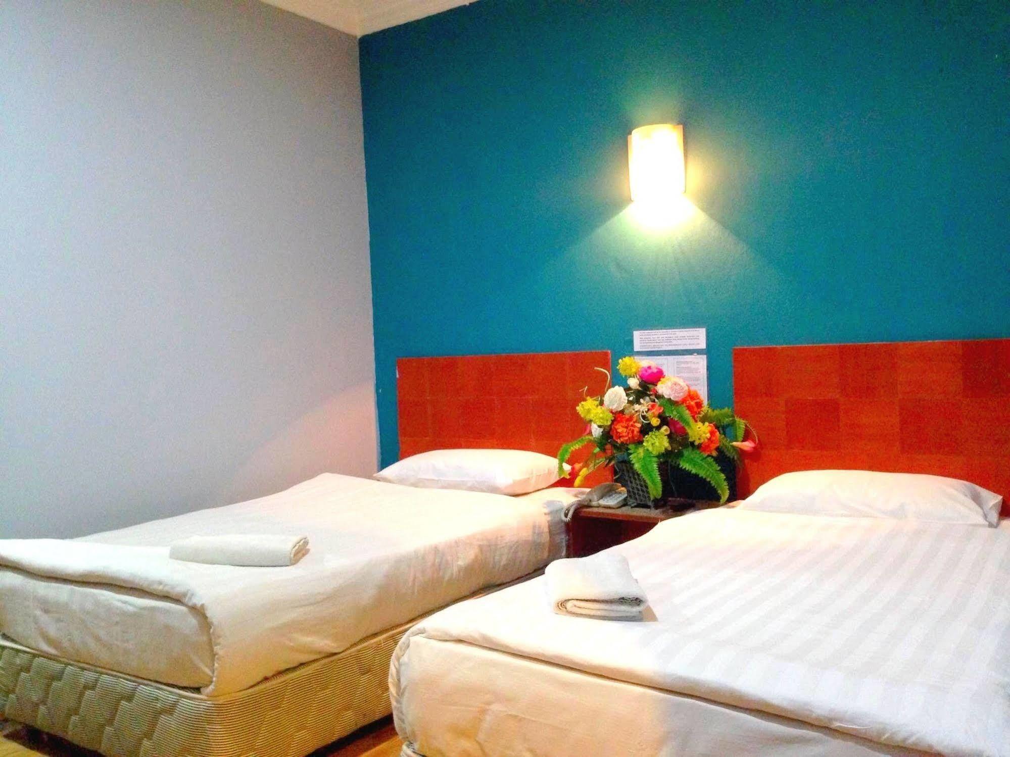Switz Paradise Hotel - 5 Minute Walk To Centre Point And 10 Minute Walk To Waterfront- Κότα Κιναμπαλού Εξωτερικό φωτογραφία